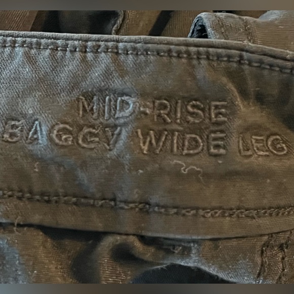 American Eagle Women’s Mid Rise Baggy Wide Leg Cargo Pants Sz 2 - Picture 7 of 8